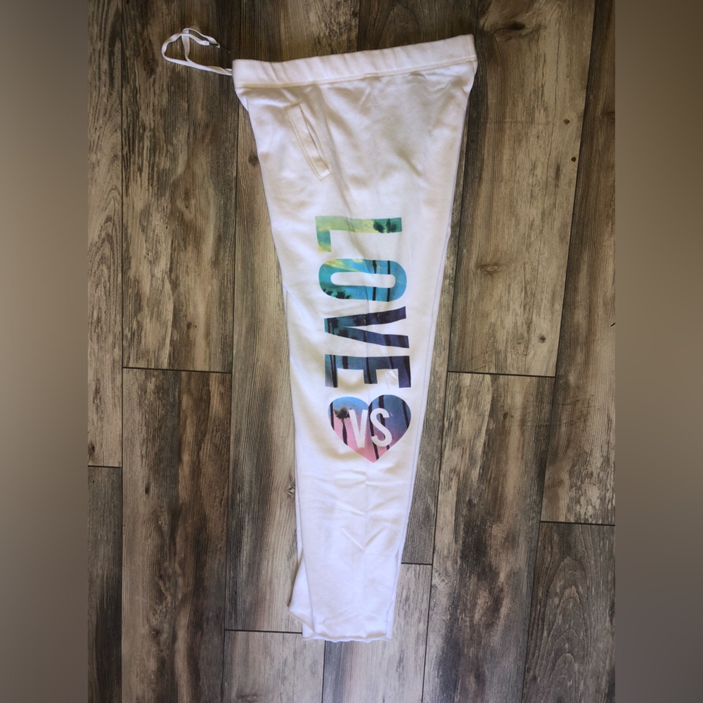 🤍Super Soft White Beachy VS Boyfriend style sweatpants with drawstring